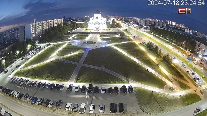    В Сургуте БМВ после столкновения с другим авто отбросило на забор