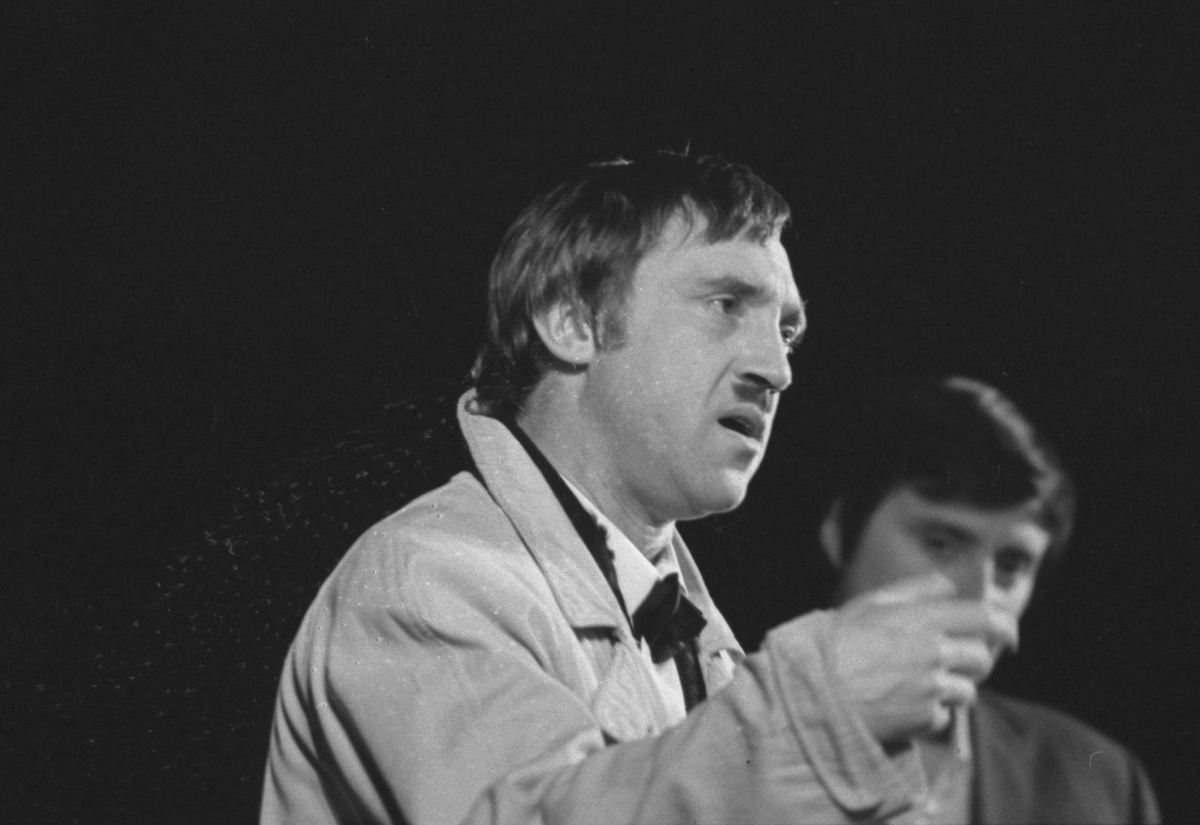 1972, 6-7 июня - Ленинград, ДК Первой пятилетки. Спектакль  "Павшие и живые". Фото Александра Укладникова