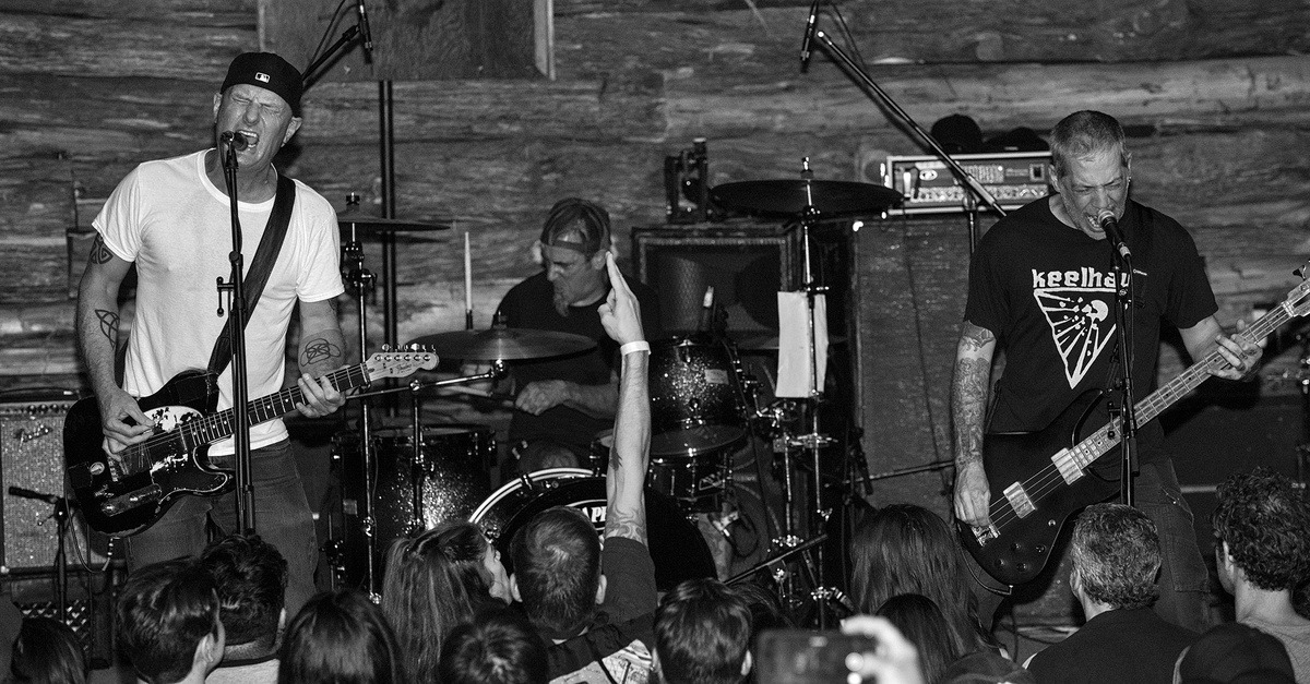 Нью-йоркская группа, исполняющая музыку в стиле пост-хардкор c элементами нойз-рока, хардкор-панка, сладжа и метала. Создана Крисом Спенсером, Питом Шором и Чарли Ондрасом в 1988 году. Группа способствовала становлению агрессивного стиля нойз-рока, определившего в дальнейшем звучание нойз-метал-групп, породив в музыкальной андеграундной среде приверженцев по всему миру. Со временем группа оказала заметное влияние на хеви-метал и хардкор, благодаря своему экспериментальному, «экстремальному» стилю.