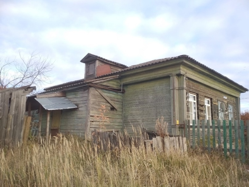 Дом, в котором учились несколько поколений жителей Ляхово.