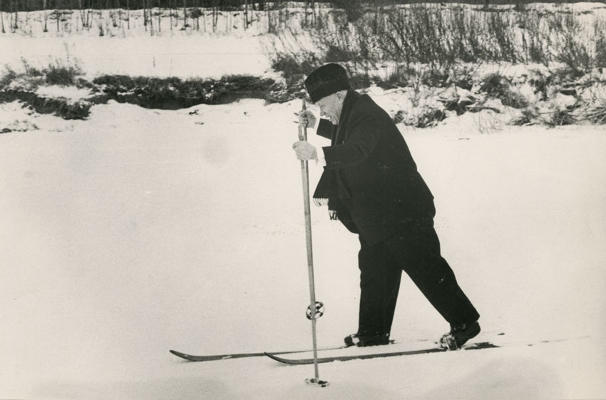 Источник: https://liders.rusarchives.ru/hruschev/sites/hruschev.archives-projects.ru/files/397-3-541_0.jpg