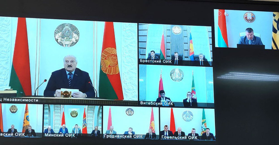     Президент Беларуси Александр Лукашенко собрал селекторное совещание