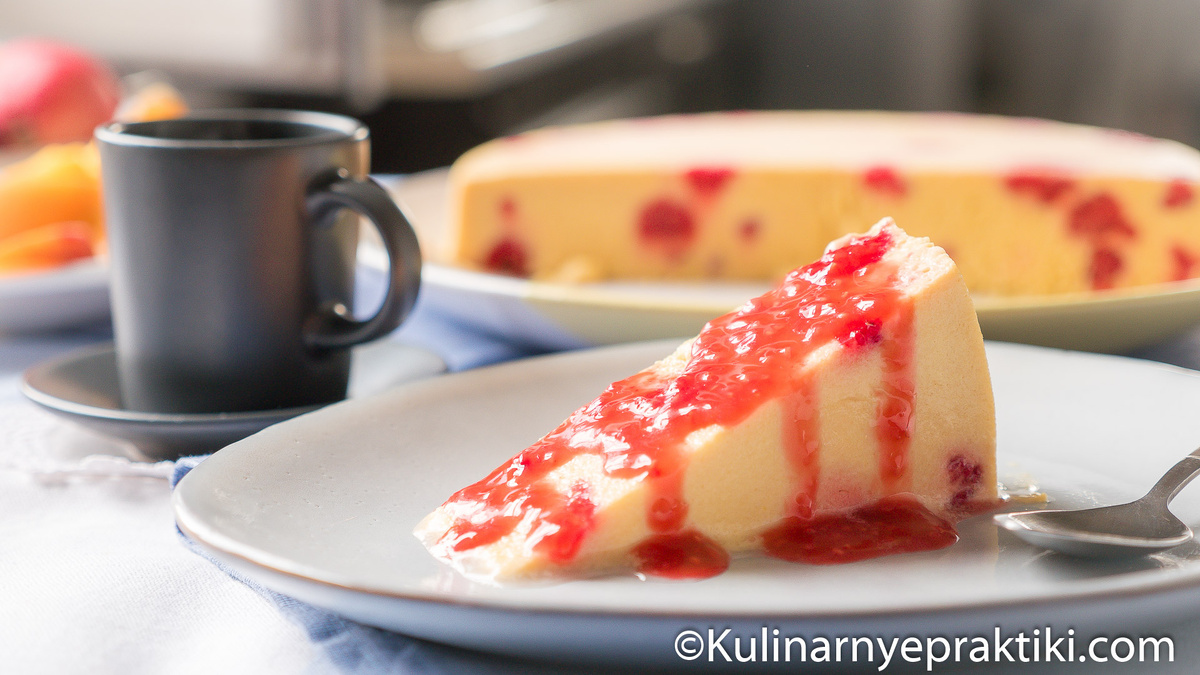 Семифреддо принято есть не торопясь. Съедать по ложечке подтаявшего мусса, и запивать глоточком кофе или крепленого вина.