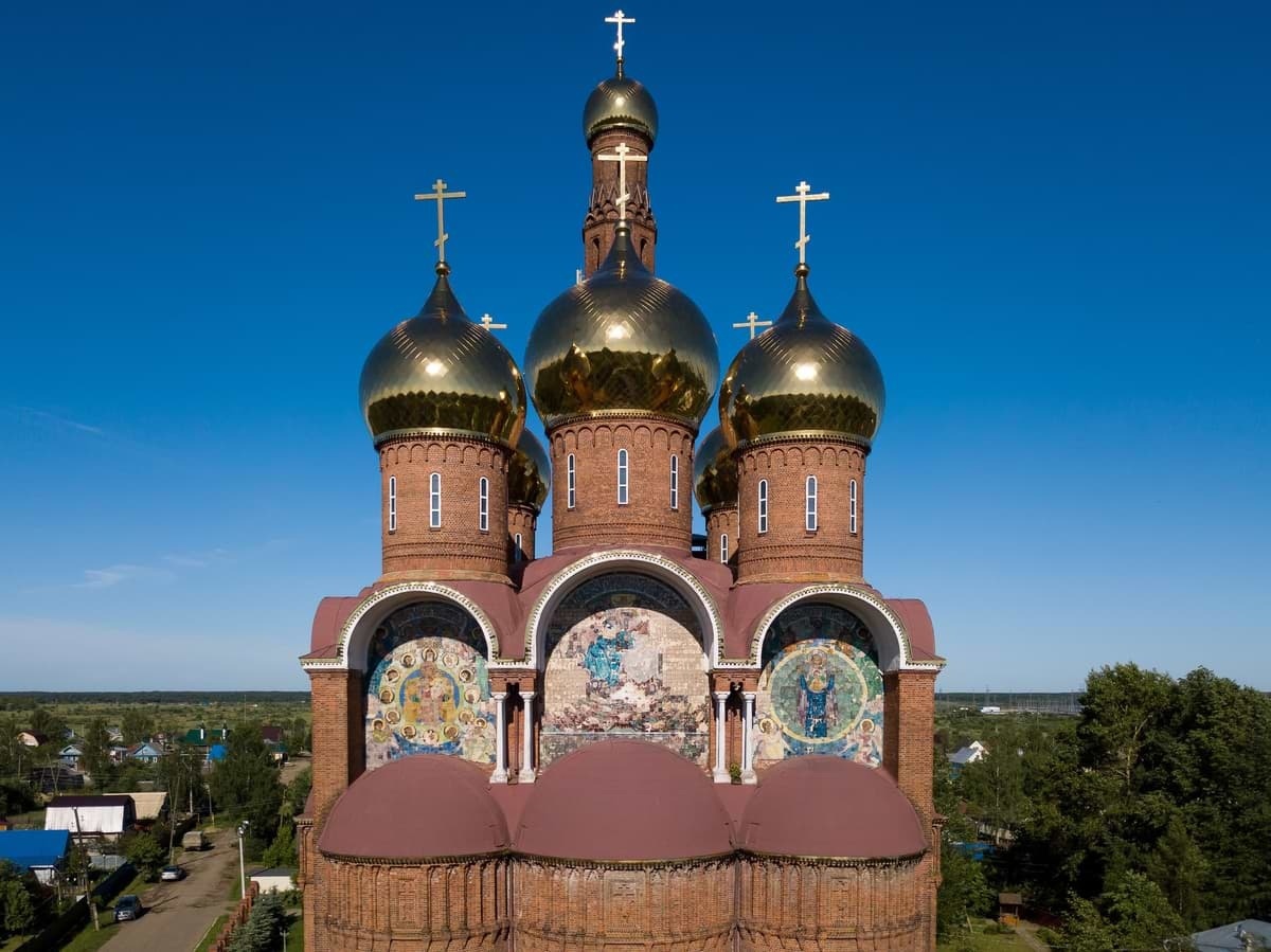   В Вичуге начали реставрировать майоликовое панно Воскресенского собора