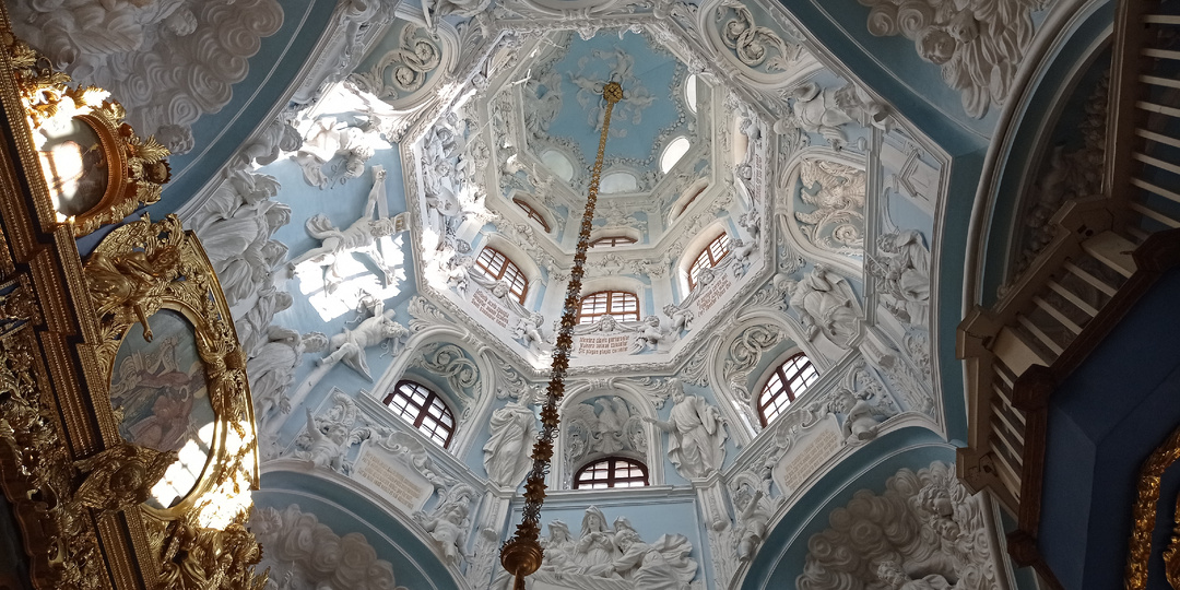 Открываем Подмосковье: один из самых необычных и красивейших церковных интерьеров в регионе. Смотрим Знаменскую церковь в Дубровицах изнутри