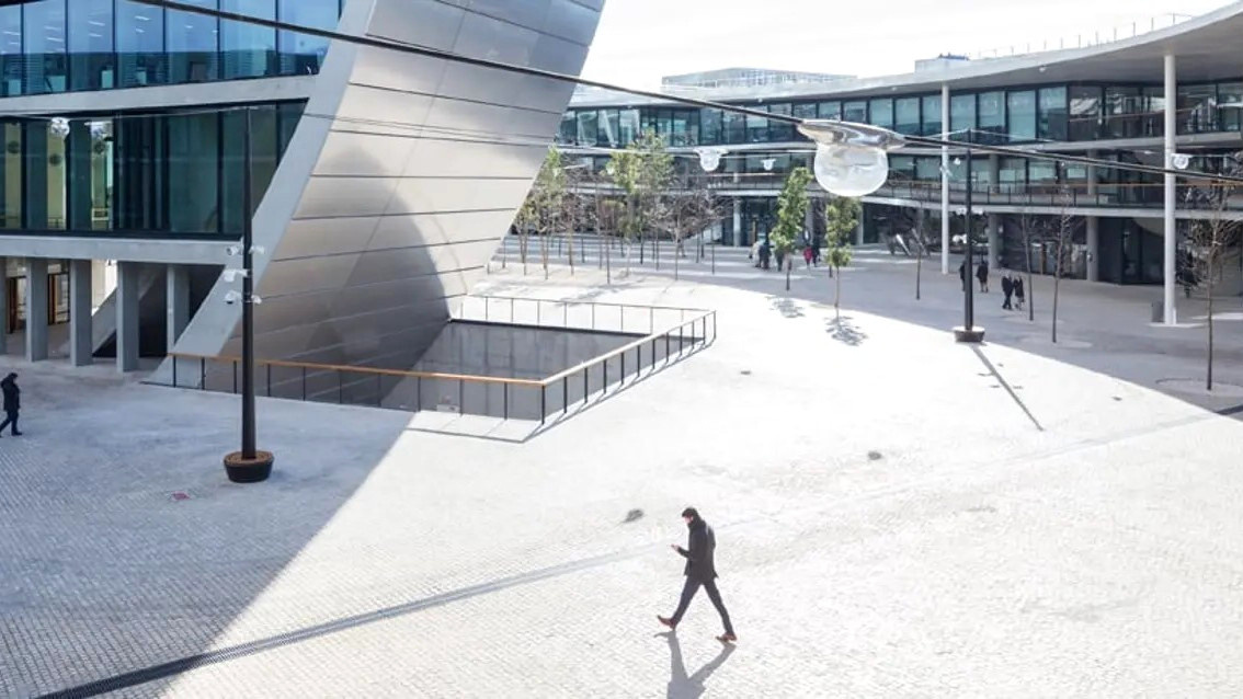 Проблемой является согласовать желание руководства и предпочтения сотрудников в отношении присутствия в офисе