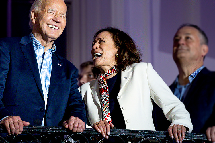    Наиболее вероятным кандидатом большинство источников называют действующего вице-президента Камалу Харрис.   
Фото: © Tierney L. Cross — Pool via CNP/Keystone Press Agency/ www.globallookpress.com