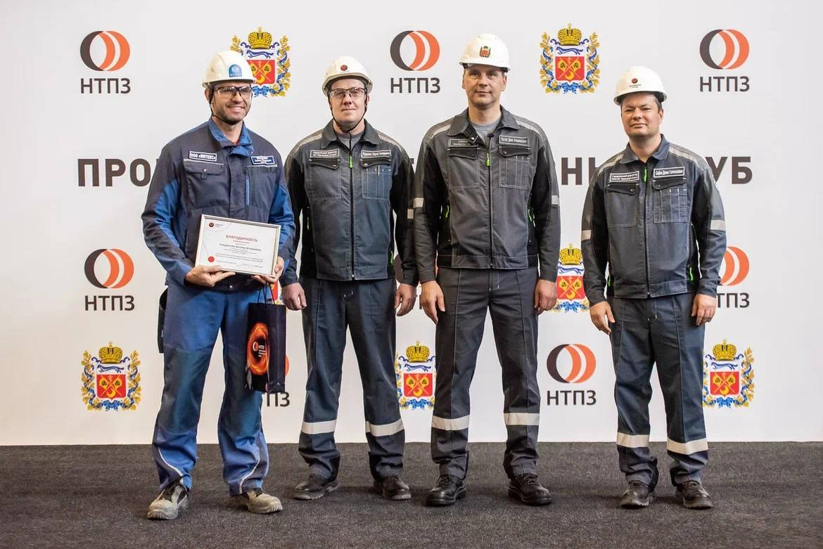 Губернатор Оренбургской области Денис Паслер, генеральный директор УК «Уральская Сталь» Денис Сафин, управляющий директор комбината Сергей Журавлёв.