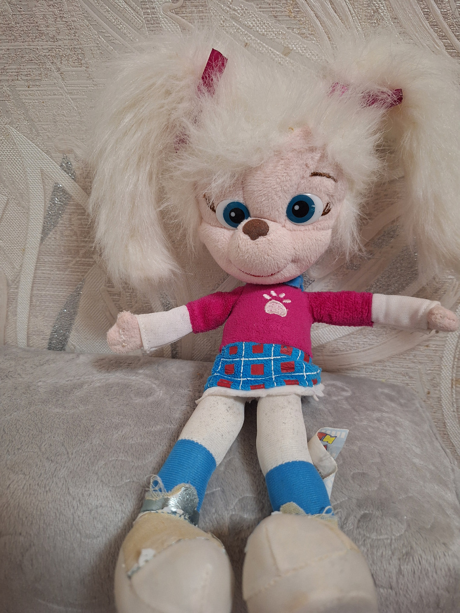 Вот она болонка, с кошачьими хвостами😂