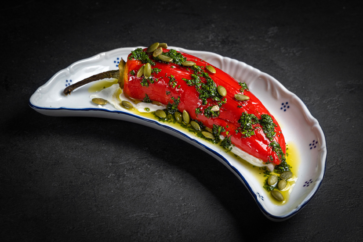 Перец рамиро с кремом из феты и печёным баклажаном