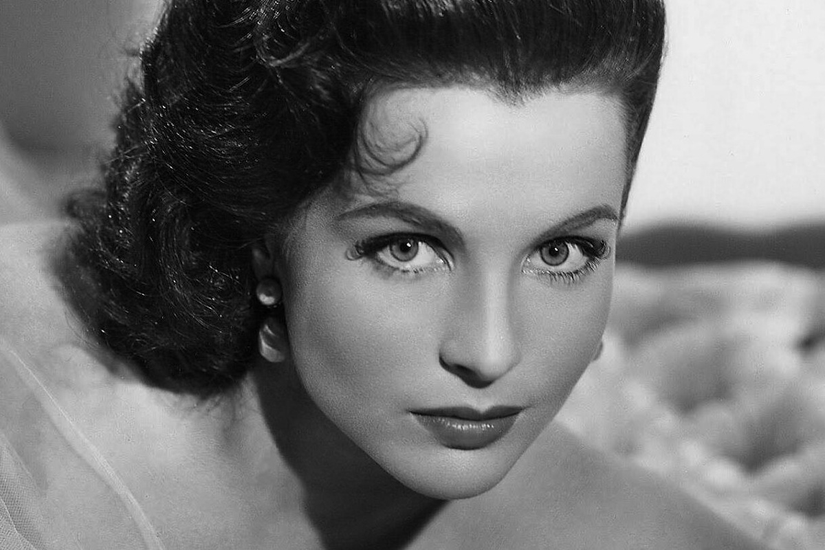     Скончалась от инсульта одна из самых красивых француженок Ивонн Фюрно, звезда фильмов Феллини и Полански