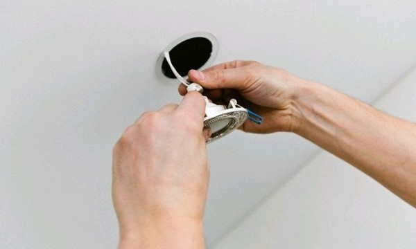    Монтаж точечного светильника