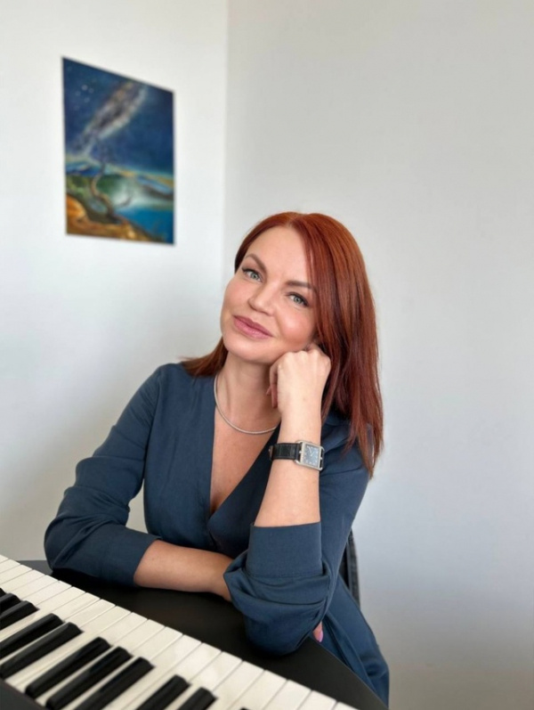    Музыка всегда занимала важное место в биографии Евгении Рассказовой