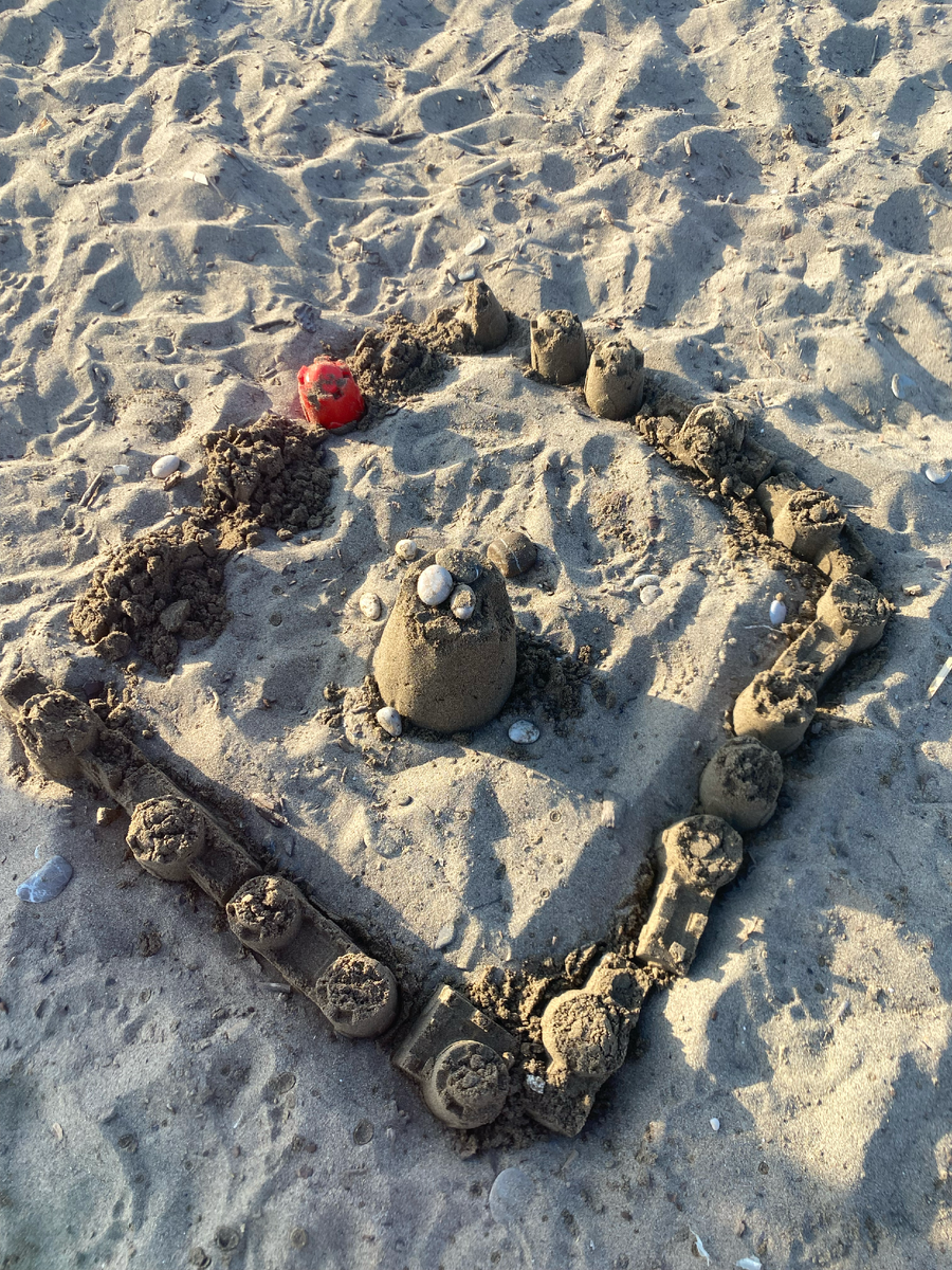 песочные замки тоже есть из чего построить