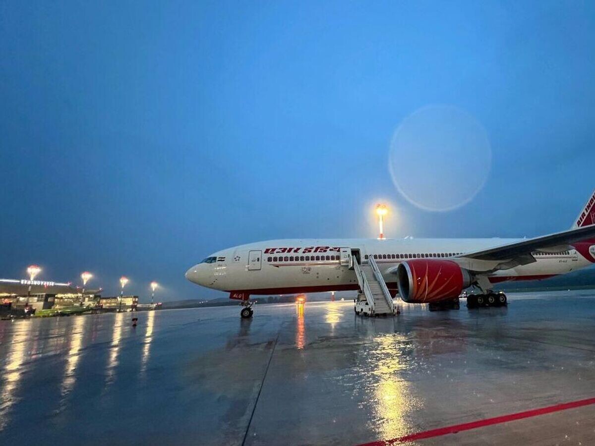    Boeing 777 авиакомпании Air India, экстренно севший в международном аэропорту Красноярск из-за сработавшего датчика задымления на борту© Фото : Аэропорт Красноярск/Евгения Темнякова