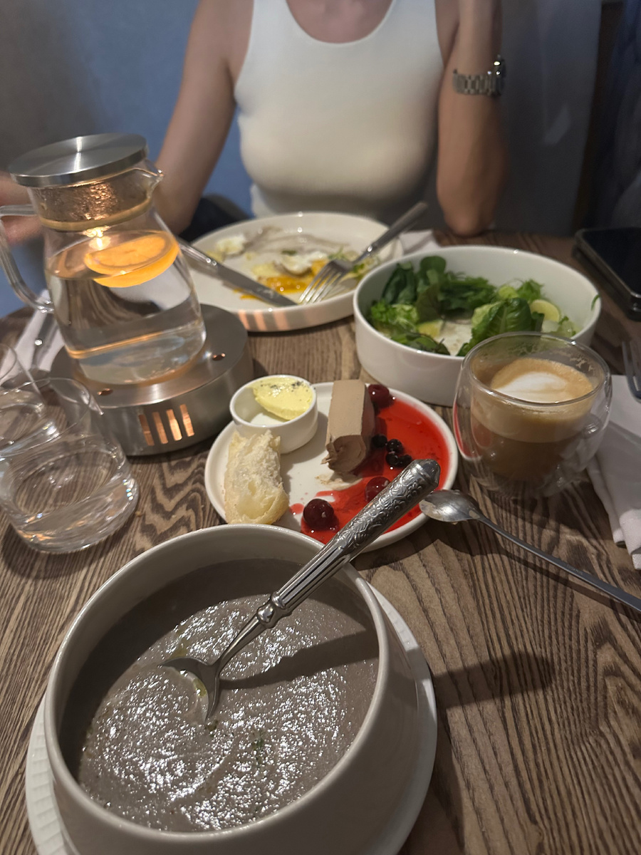 Крем-супы, паштет, салаты - всё великолепно!