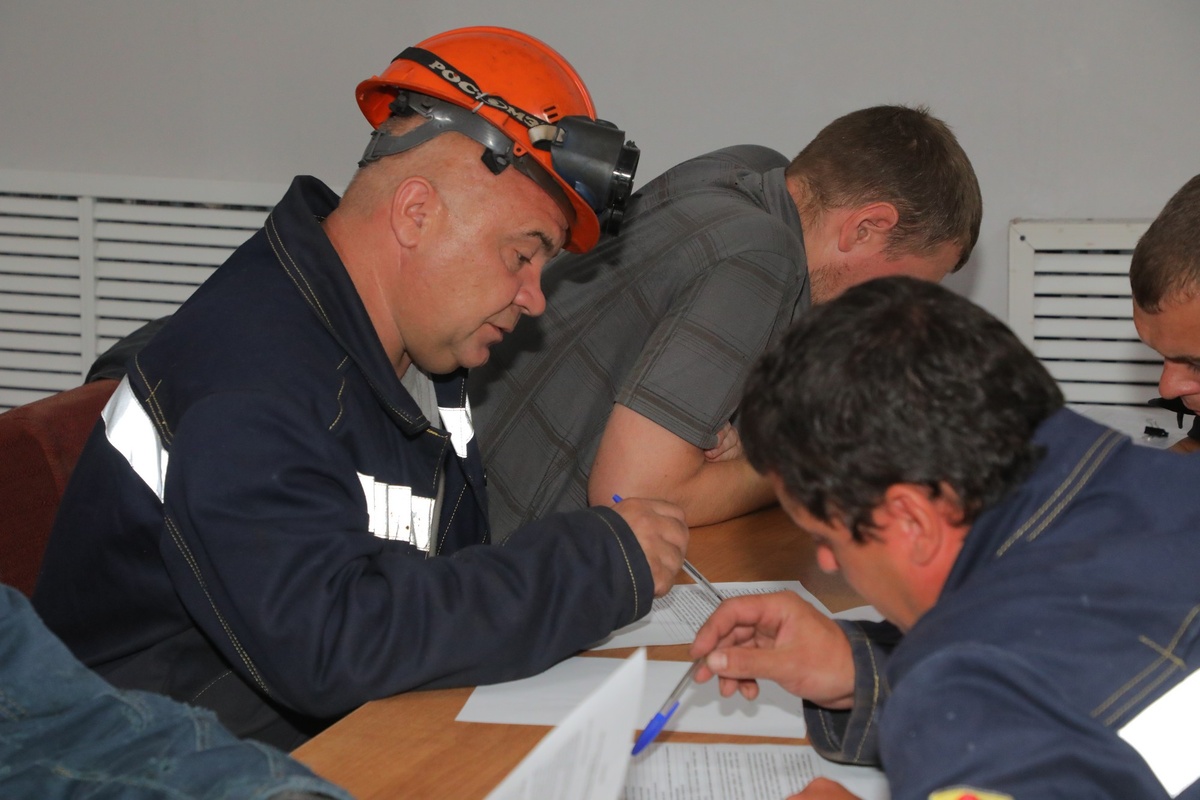 С вопросами в билетах конкурсанты справились за считанные минуты