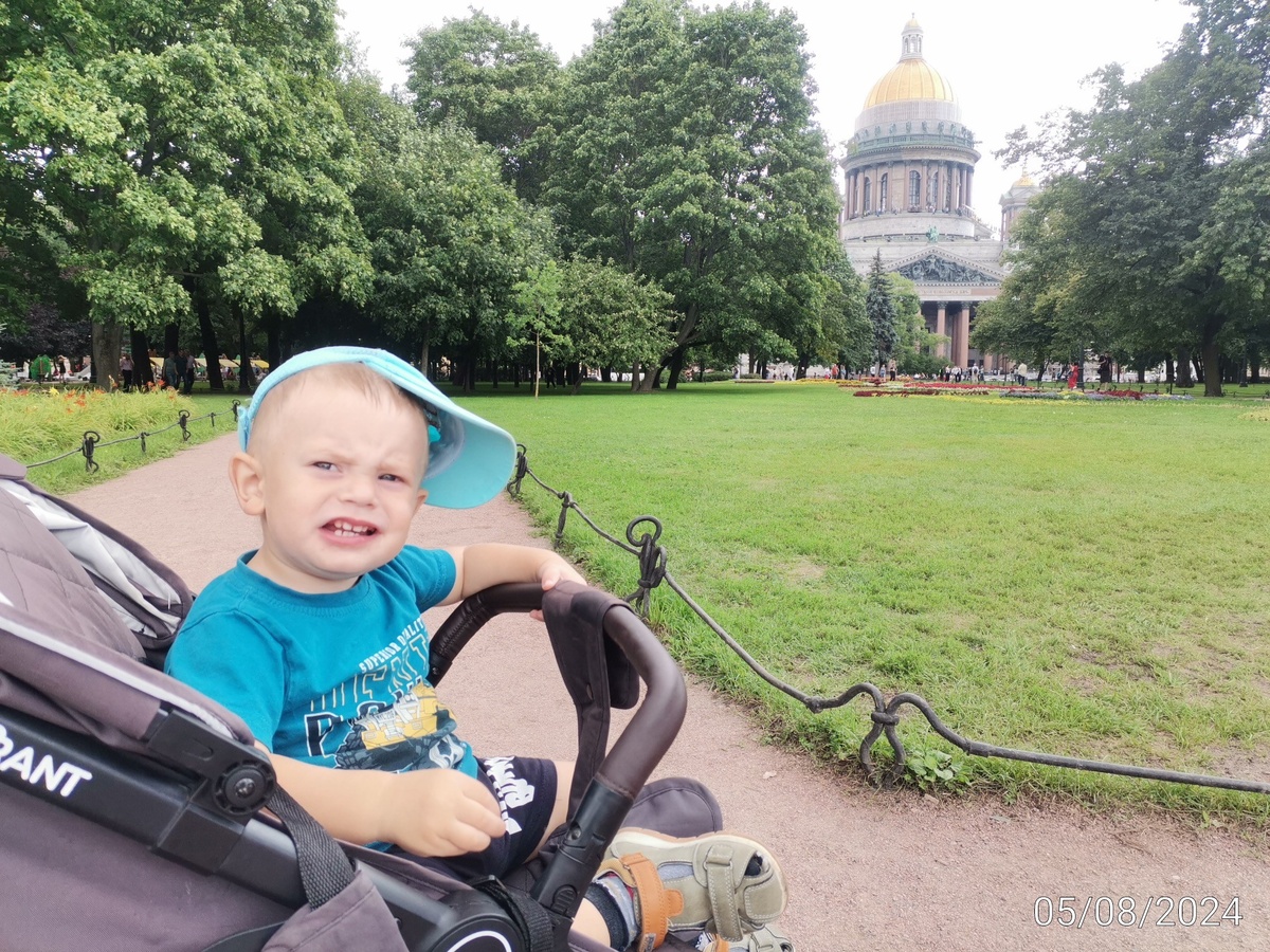 Костя не в духе. Он умеет не только улыбаться. 😅
