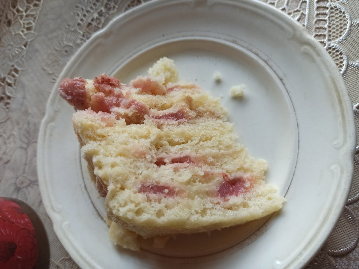 Тортик очень нежный, вкусный, а на даче еще вкуснее казался