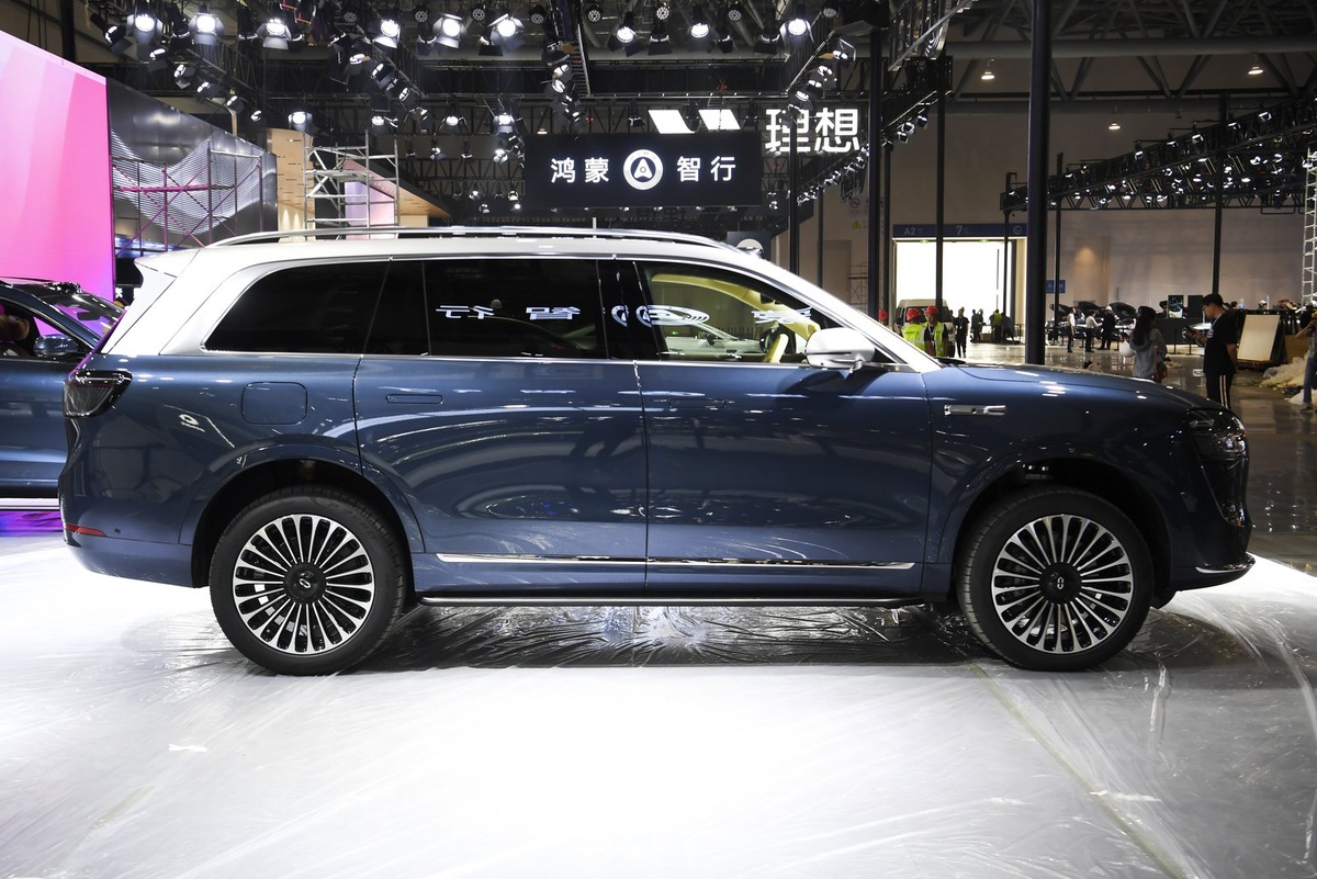    Совсем скоро Huawei AITO M9 под именем Seres M9 появится и в России.