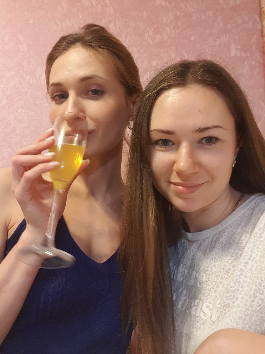 Знакомы мы уже несколько лет! Ради статьи нашла это совместное фото от 12 апреля 20 ковидного года