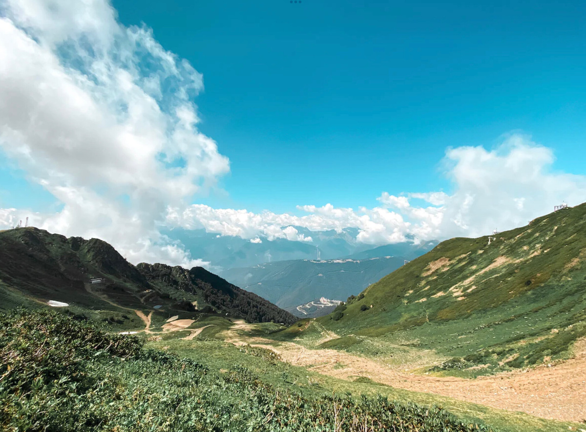 Так выглядят горные вершины на Красной Поляне. Фото: unsplash