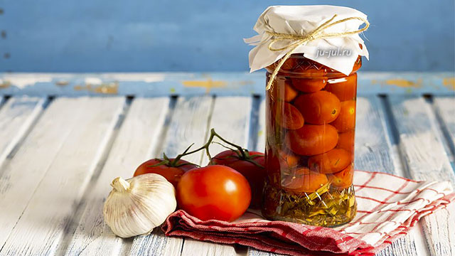 Помидоры с морковной ботвой