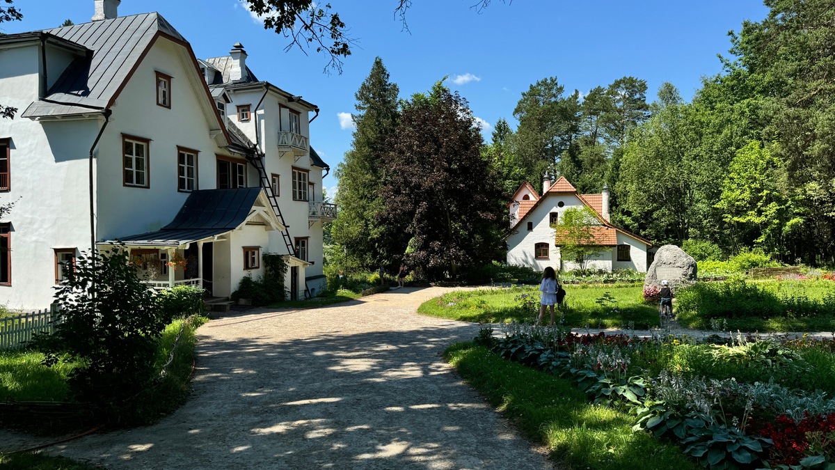 Главный дом и аббатство