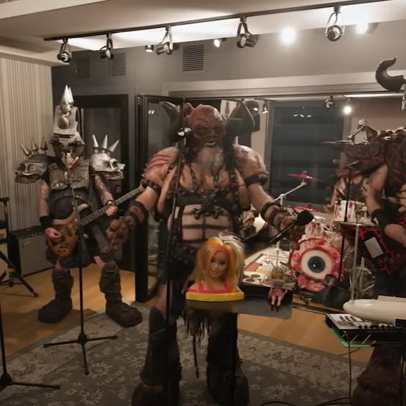     GWAR исполнили кавер хита из фильма «Барби»