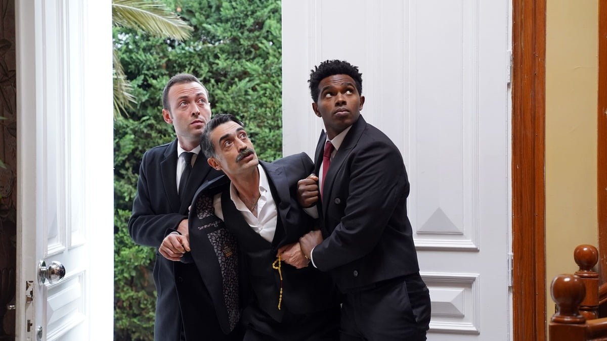 Кадр из сериала Зимородок