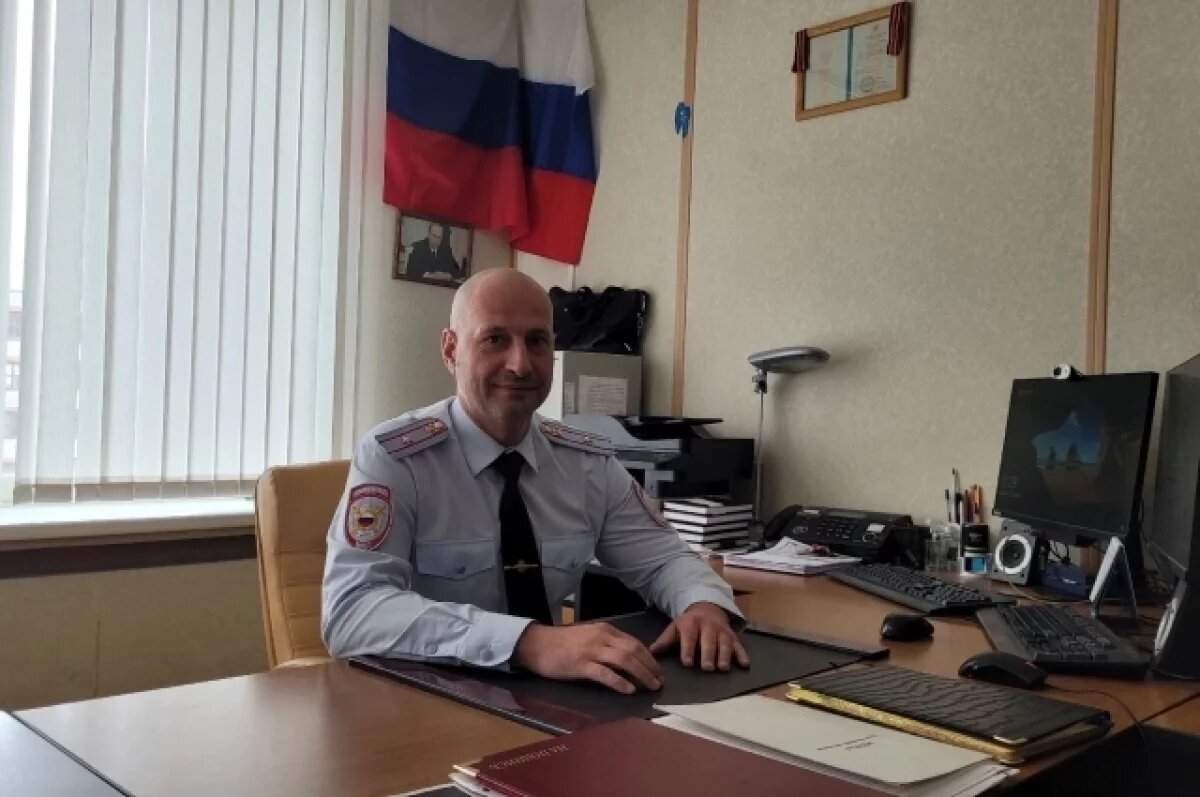    За деньгами приезжают домой.