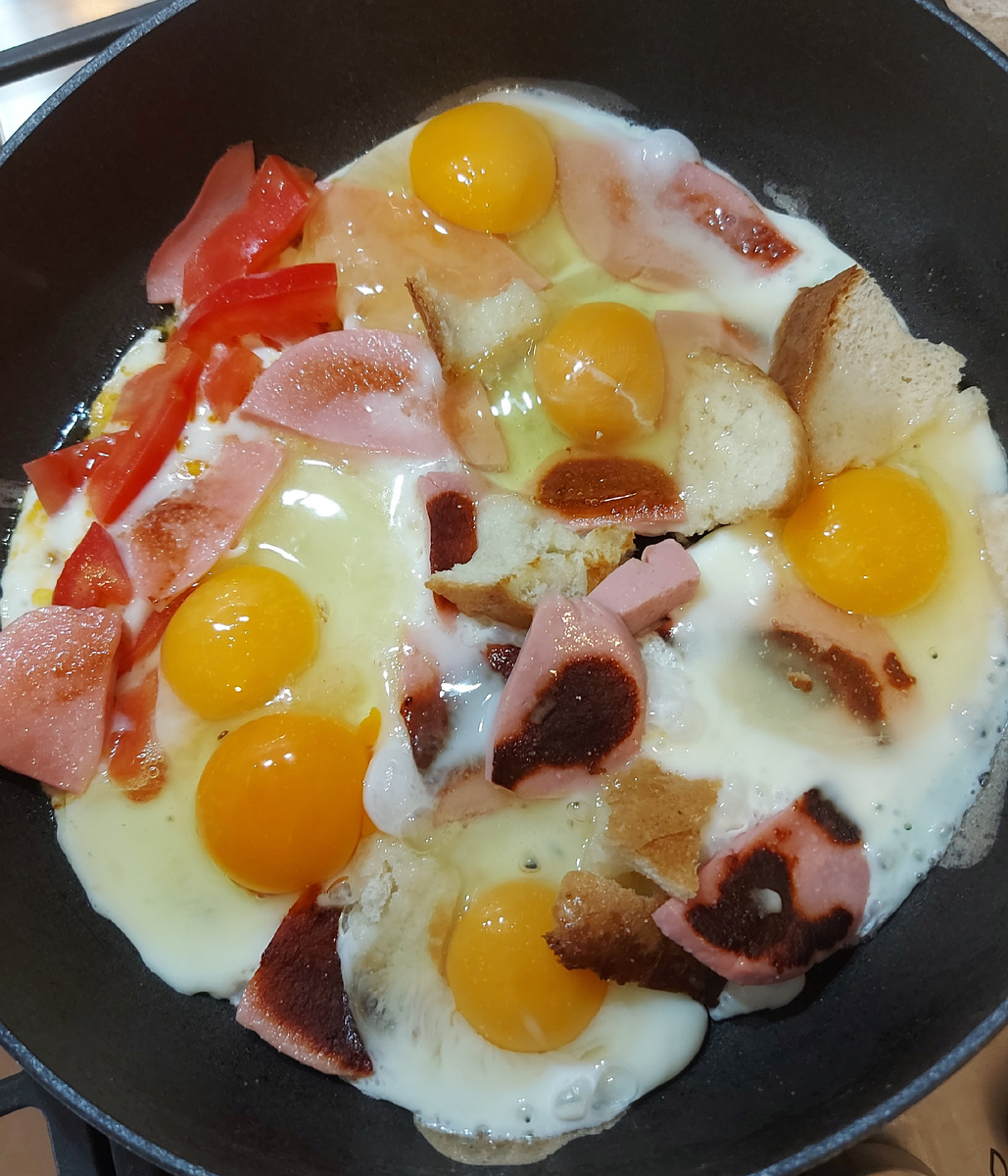 Привыкаю к новой плите, пока не наловчусь. 😀 Если что - это на троих ;))