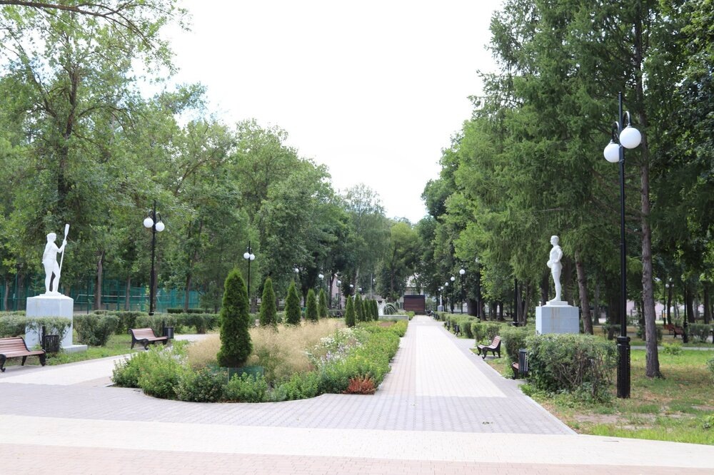 В 2022 году мы с женой не смогли посетить этот парк, так как он был на ремонте. Теперь спустя два года в одиночку по нему прогулялся.