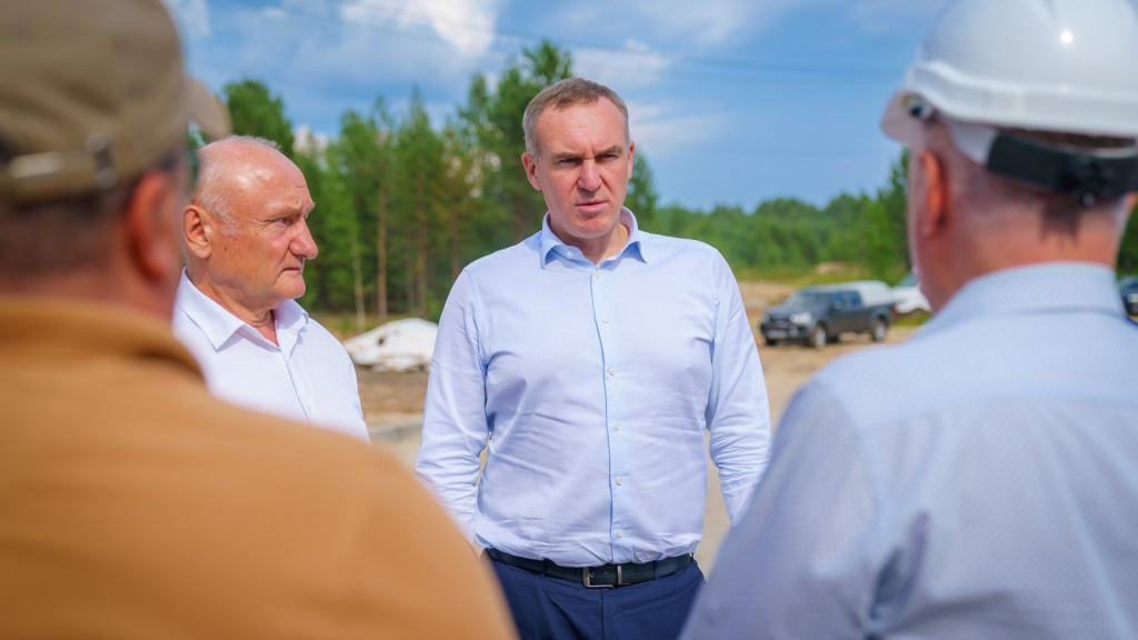    По итогам визита в Белоярский район Руслан Кухарук назвал его беспроблемным