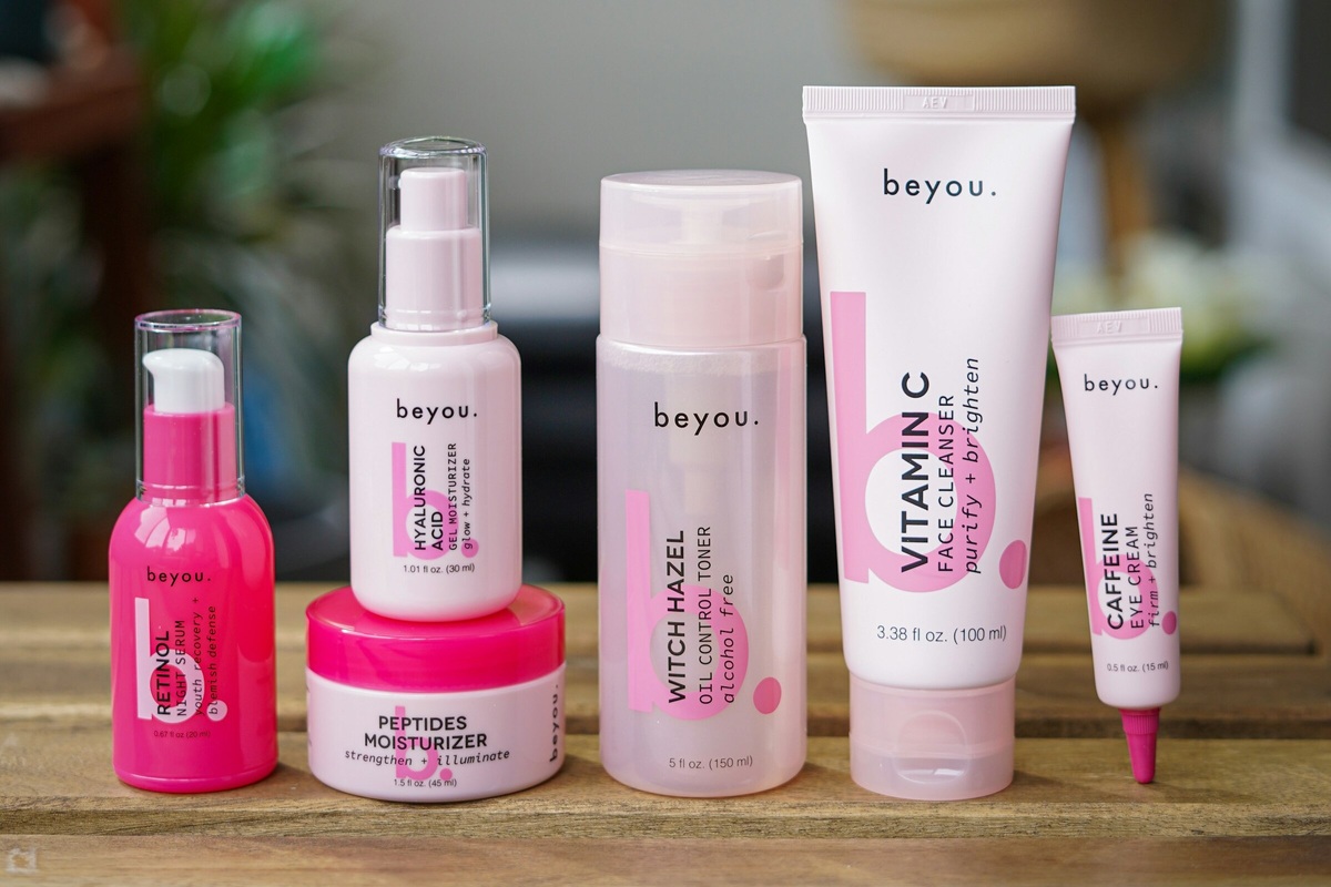     Ревизия косметички: чем опасно использование просроченных средств