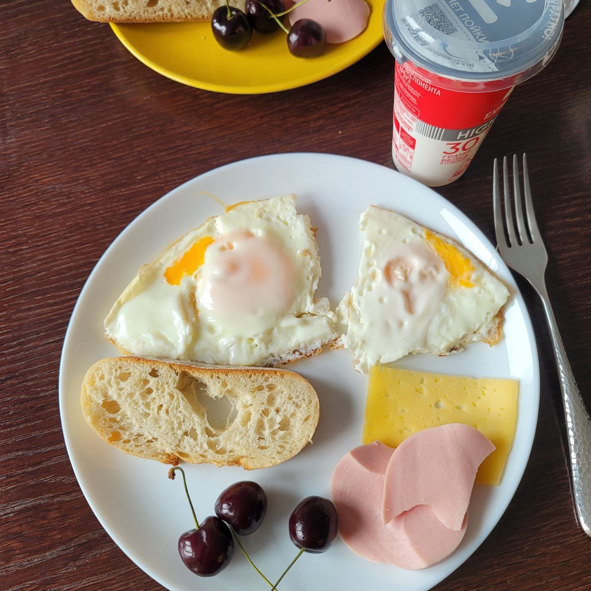 Кто вышел из кухни на минуточку и, вернувшись, застал перестоявшую яичницу - тот я.