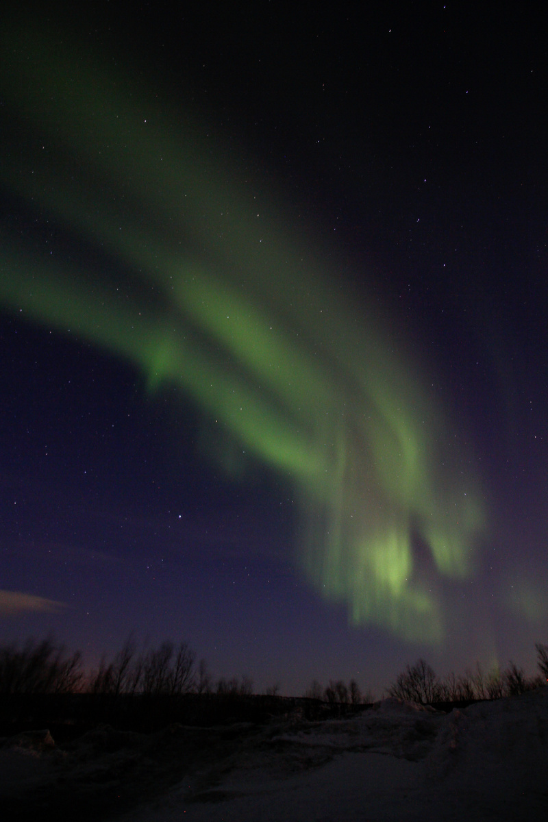 Так полярное сияние видит фотоаппарат, глаз видит немного иначе.... Фото не редактировано.