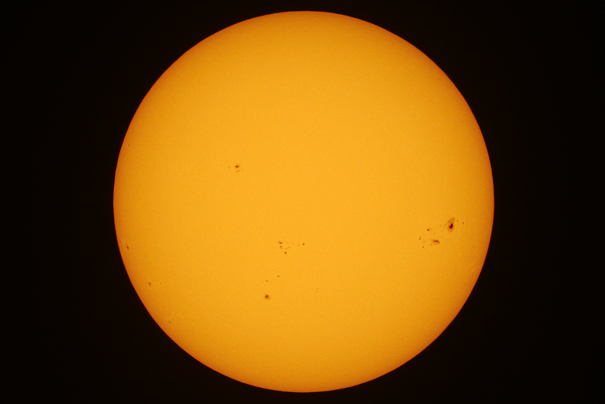 Солнце 14 июля 2024 года, справа видна AR 13738, фото автора 