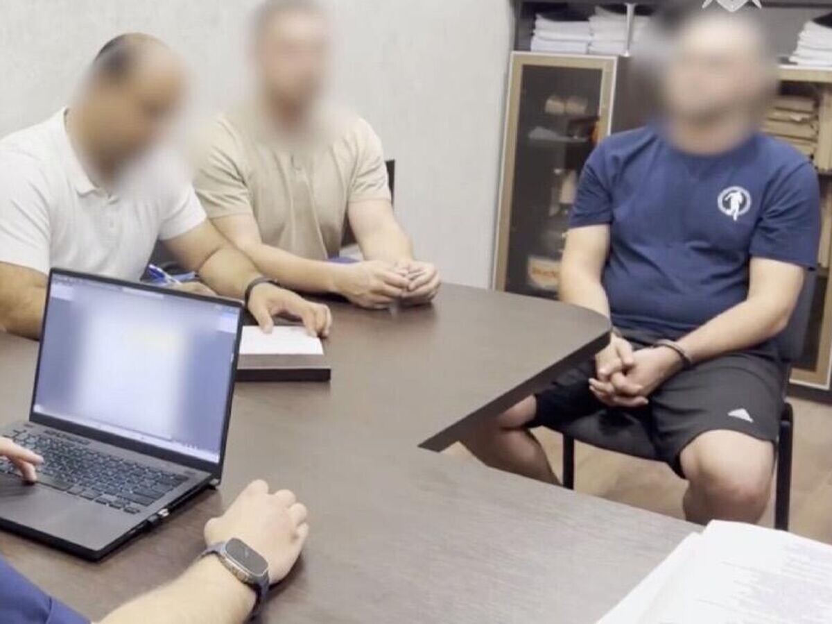    Мужчина, задержанный по обвинению в убийстве участника СВО в городе Армавире© СУ СКР по Краснодарскому краю/Telegram