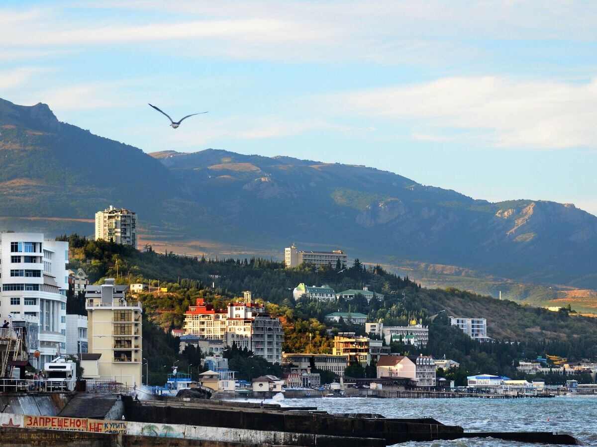    Вид на район "Профессорский уголок" города Алушта на закате© РИА Новости / Владимир Сергеев