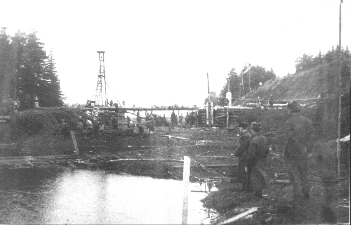 Строительство подпорной плотины ВалаГЭС. Фото из архива автора