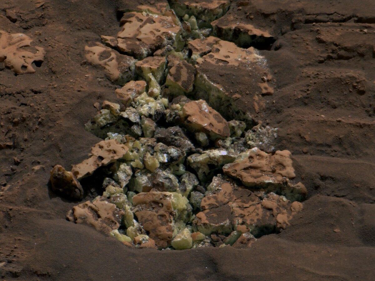    Кристаллы чистой серы на Марсе, обнаруженные марсоходом НАСА Curiosity© Фото : NASA/X