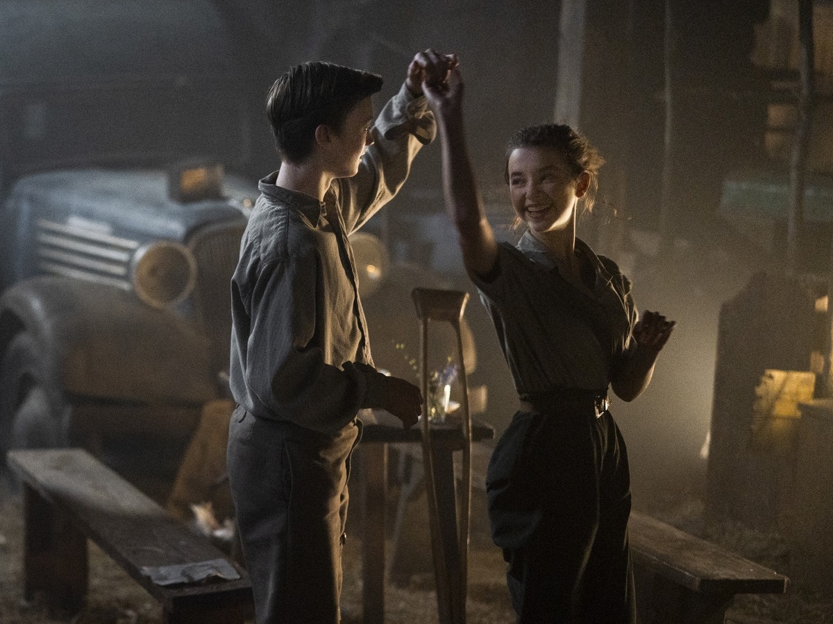 Кадр из фильма «Белая птица: Новое чудо», 2023 год, режиссер Марк Форстер