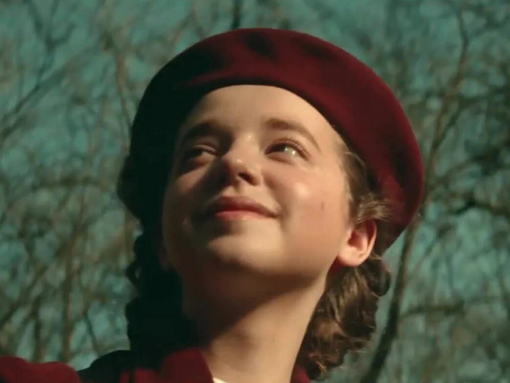 Кадр из фильма «Белая птица: Новое чудо», 2023 год, режиссер Марк Форстер