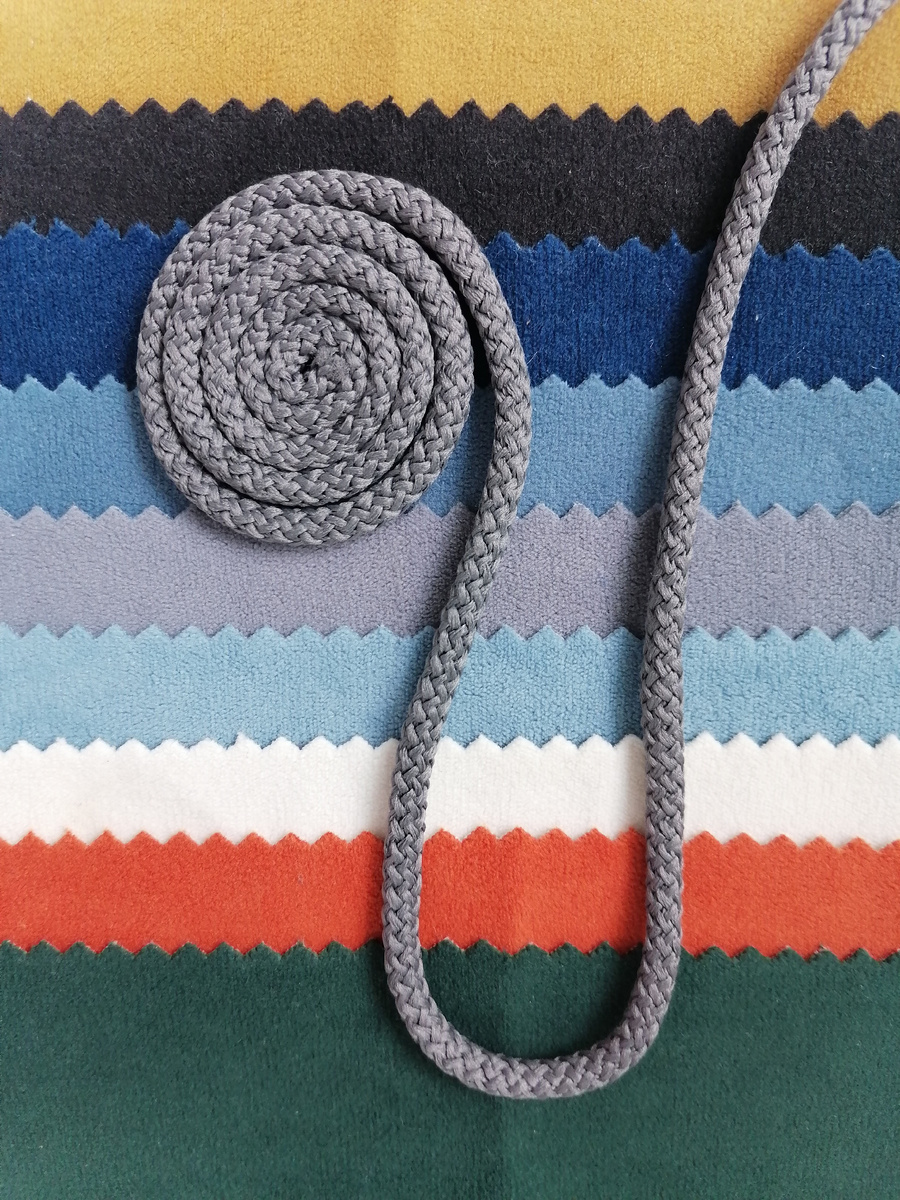 Несколько вариантов сочетаний с графитовым цветом