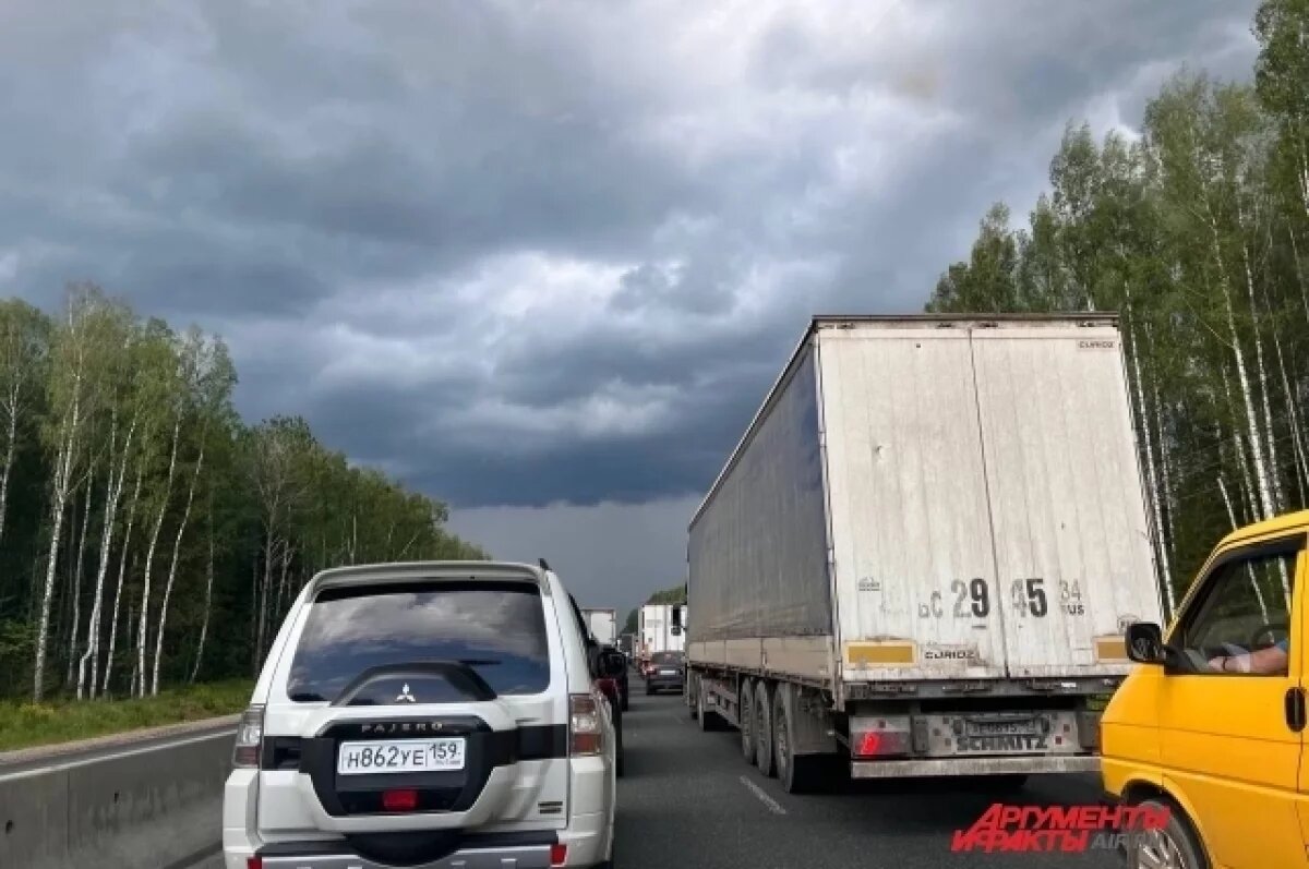    На строящейся развязке в Барнауле борются с пробками