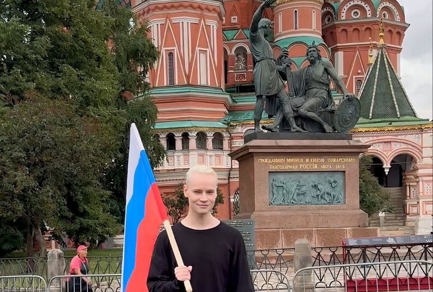 ЯРОСЛАВ ДРОНОВ ПРИГЛАШАЕТ НА СВОЙ МИТИНГ-КОНЦЕРТ ПЕРЕД ПОСОЛЬСТВОМ США. А Я ПРИГЛАШАЮ ВАС ПОДПИСАТЬСЯ НА МОЙ КАНАЛ. СПАСИБО!