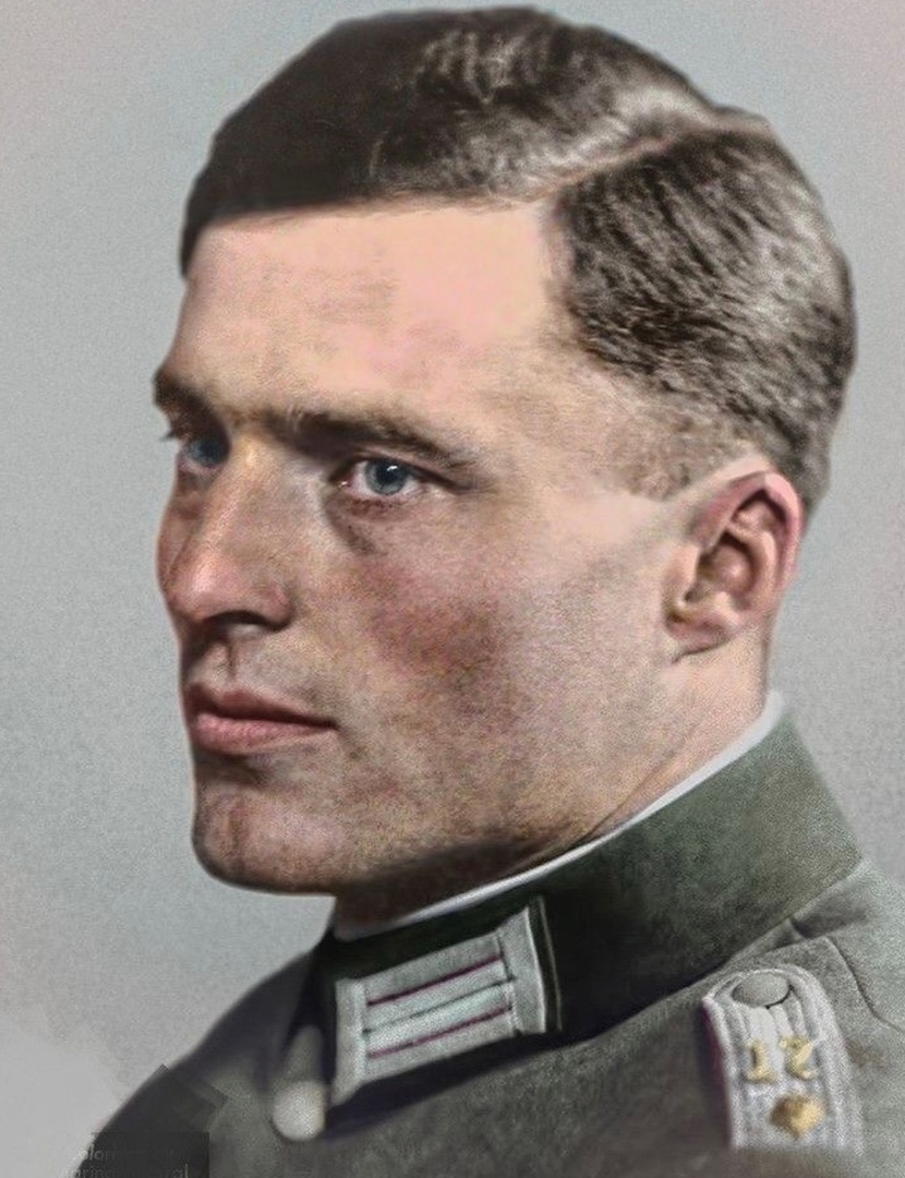 Клаус Шенк фон Штауффенберг, заложивший бомбу в ставке Гитлера