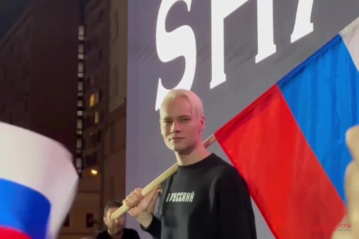    Певец Шаман.
