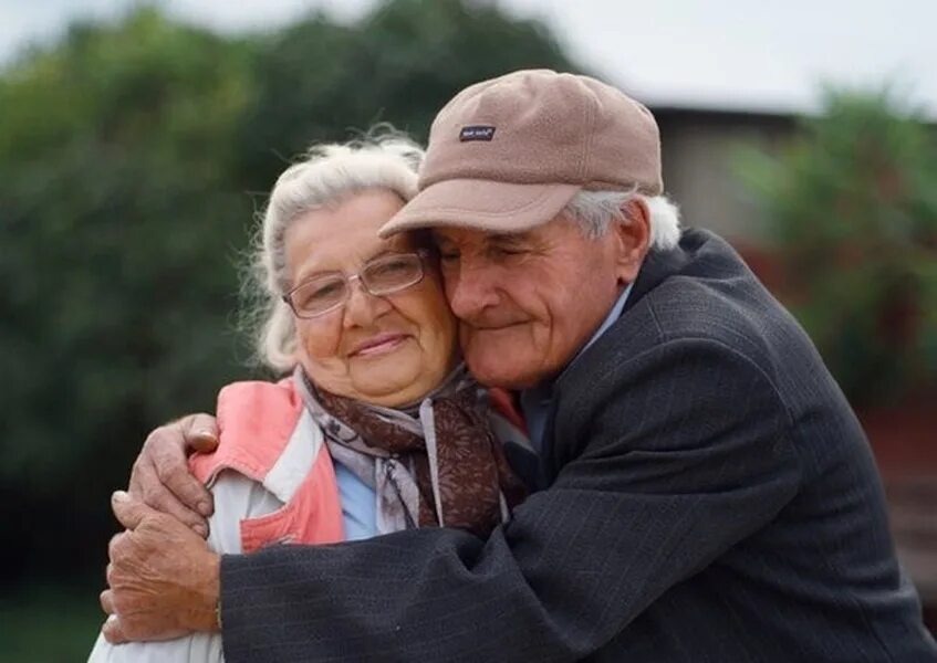 Пожилая и уважаемая семейная пара, никто и подумать никогда не мог, что он окажется педофилом. Фото из интернета 